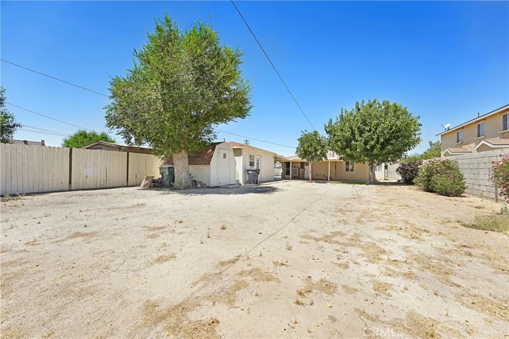 2734 Desert Rosamond, CA 93560