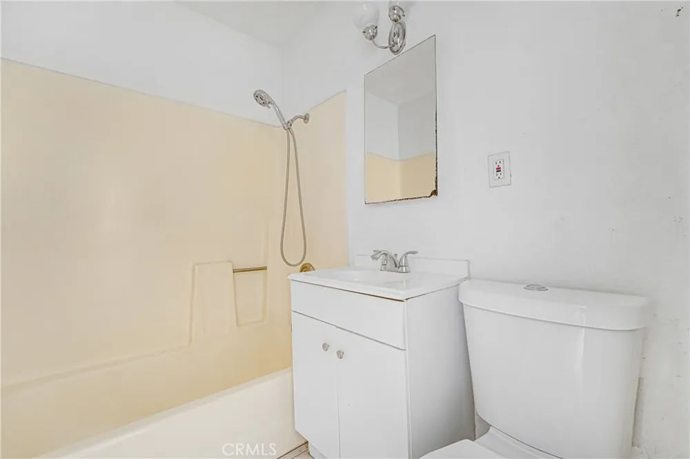 2734 Desert Rosamond, CA 93560