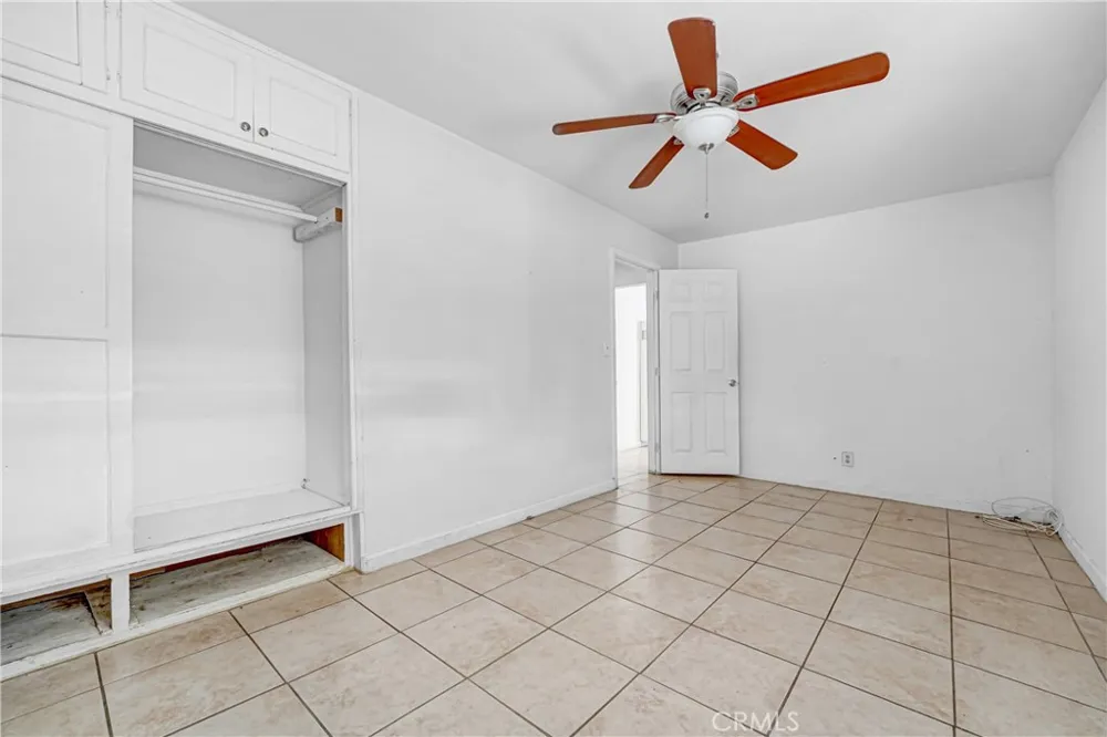 2734 Desert Rosamond, CA 93560