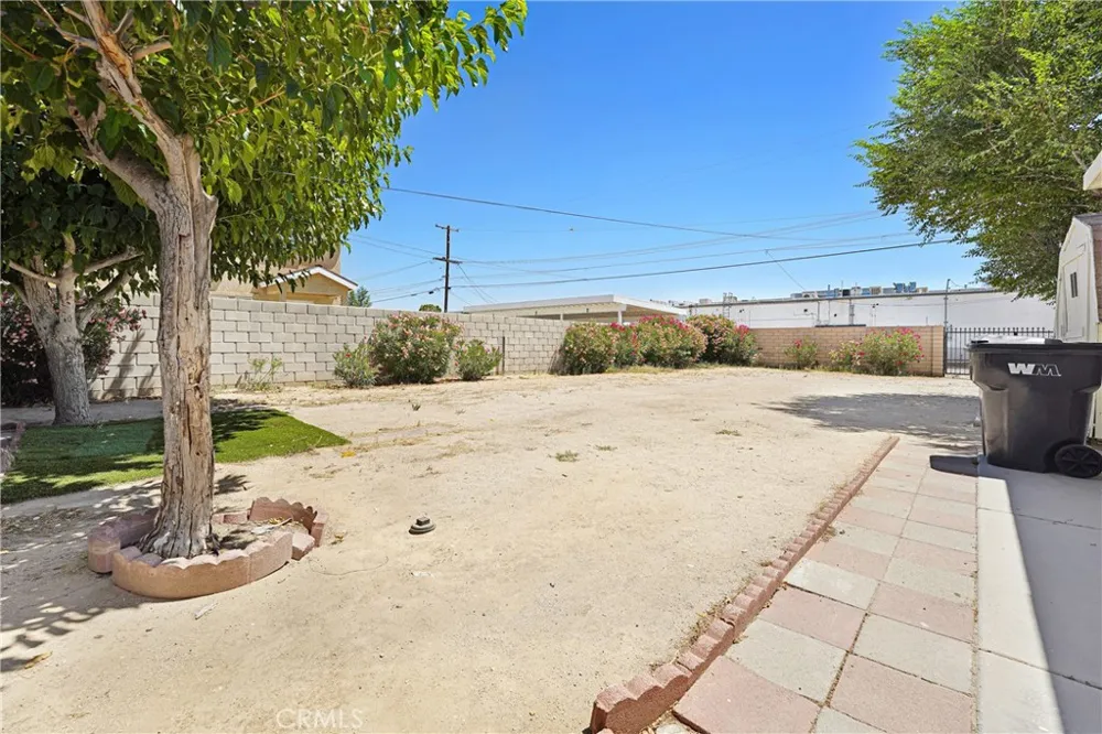 2734 Desert Rosamond, CA 93560