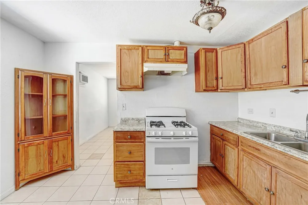 2734 Desert Rosamond, CA 93560