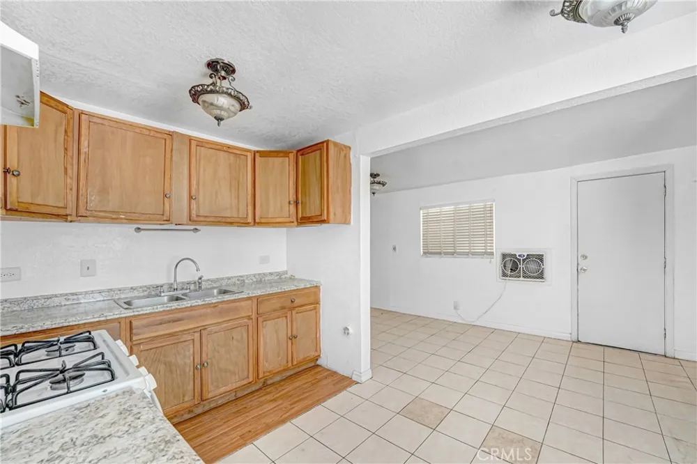 2734 Desert Rosamond, CA 93560