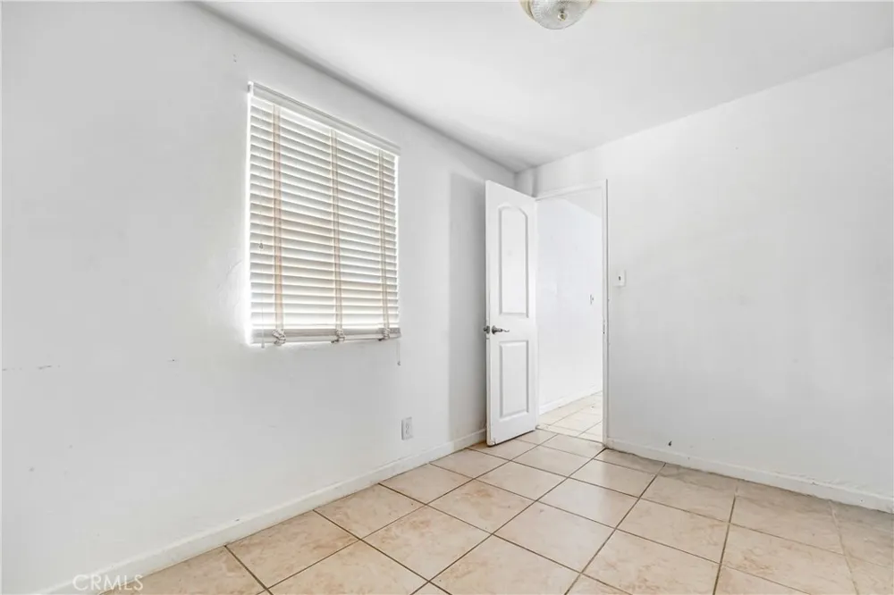2734 Desert Rosamond, CA 93560