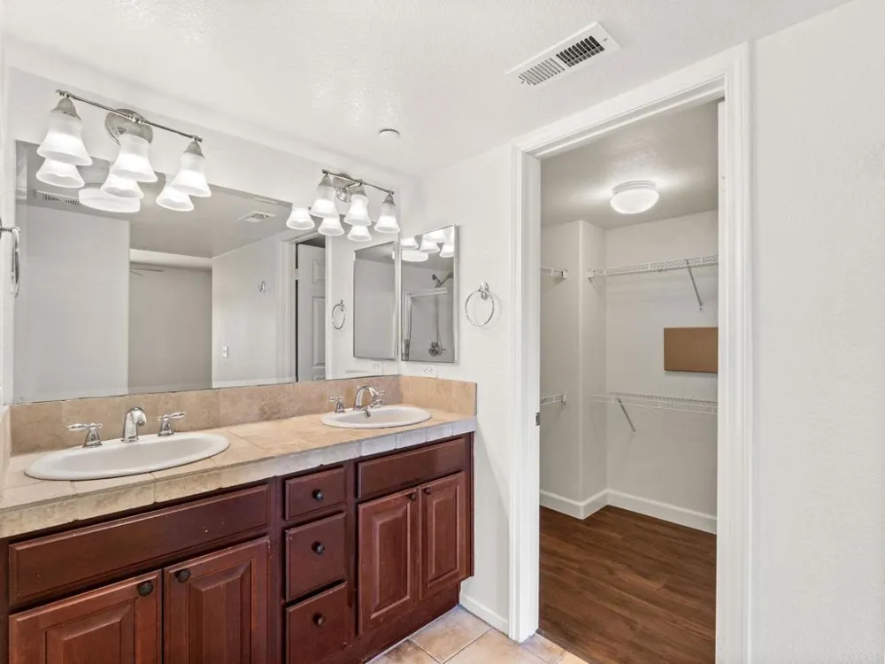 8877 Tribeca Circle San Diego, CA 92123