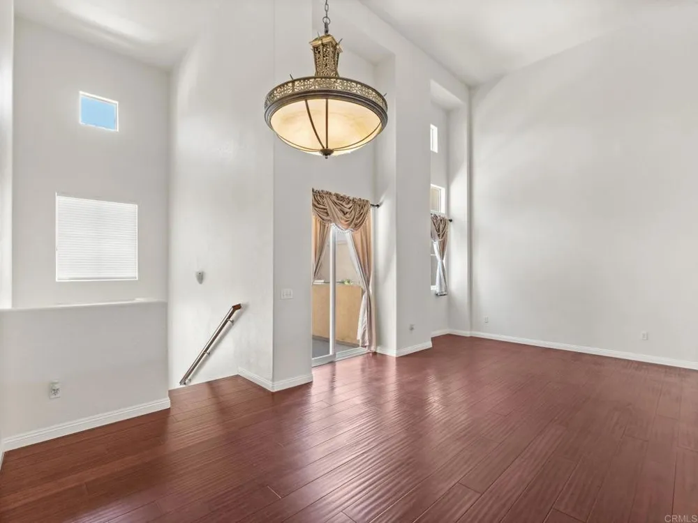 8877 Tribeca Circle San Diego, CA 92123
