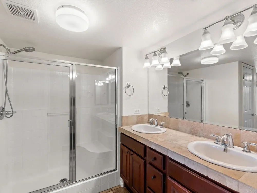 8877 Tribeca Circle San Diego, CA 92123