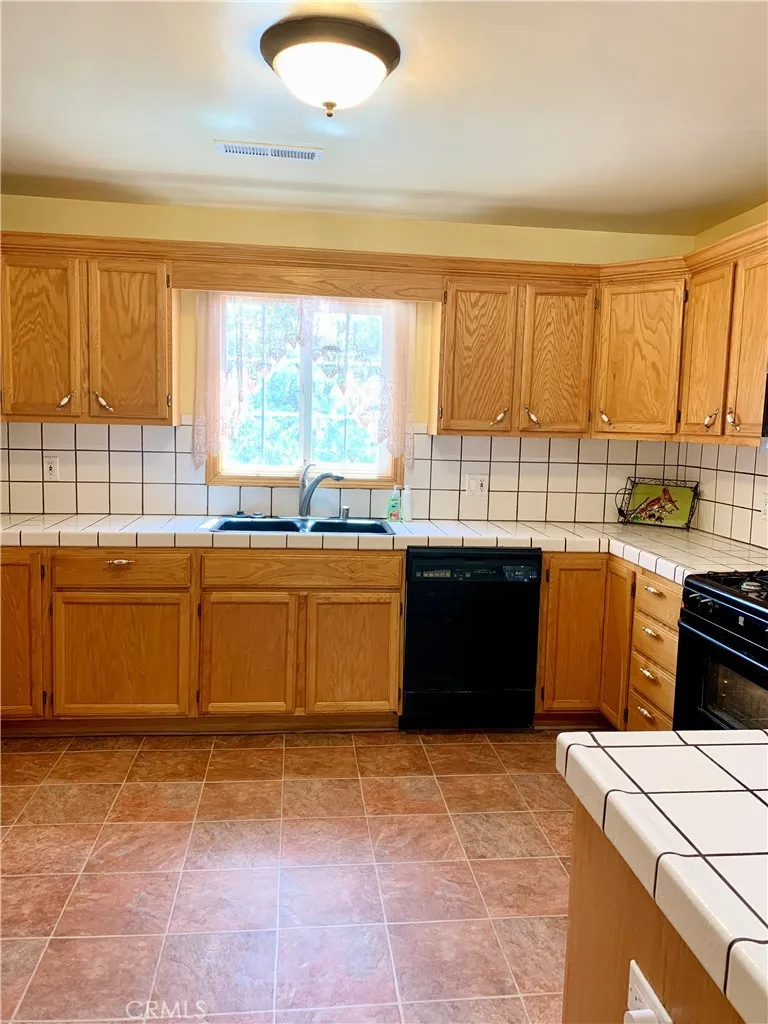 18076 Vista Point Ct Hidden Valley Lake, CA 95467