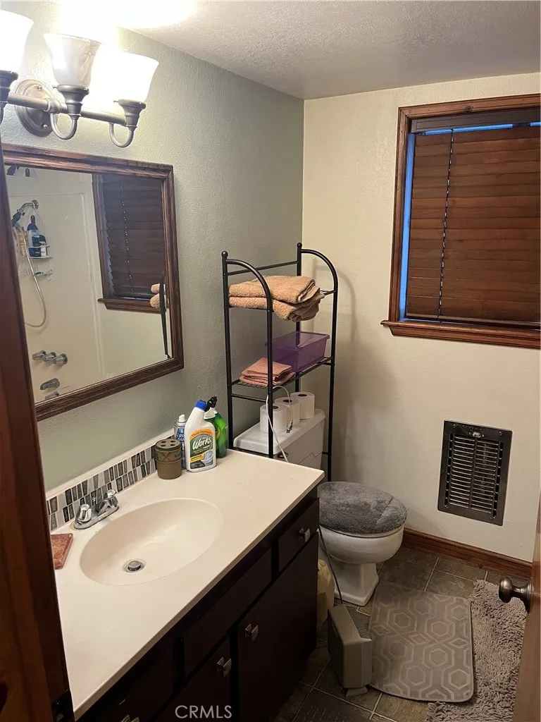 1366 Laura Wrightwood, CA 92397