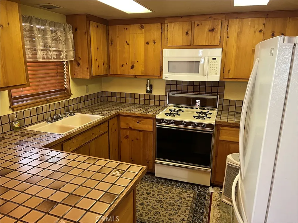 1366 Laura Wrightwood, CA 92397