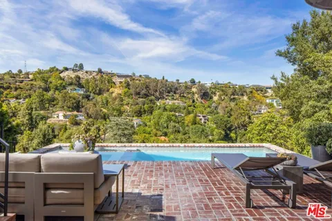 2528 Carman Crest Drive