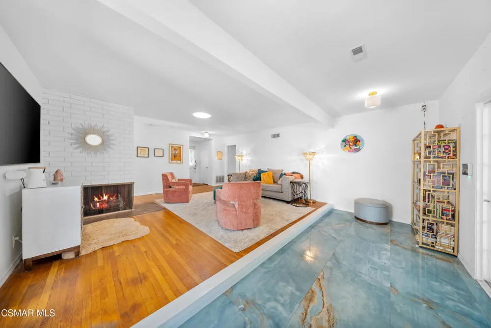 20428 Roscoe Boulevard Winnetka, CA 91306
