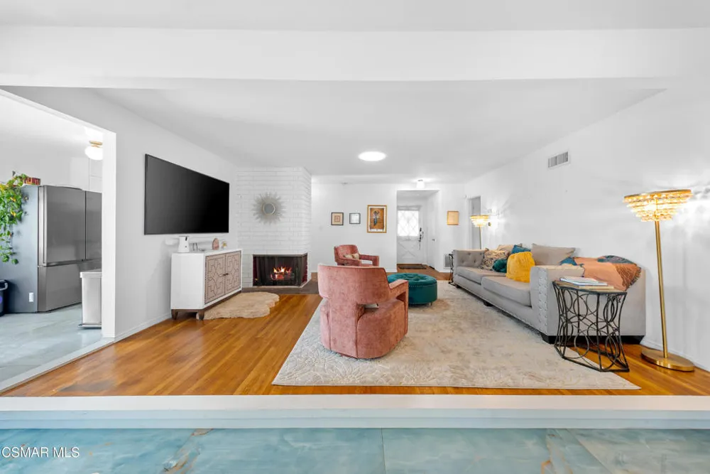 20428 Roscoe Boulevard Winnetka, CA 91306