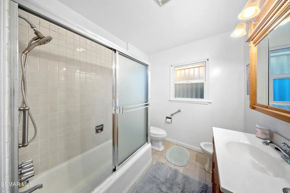 20428 Roscoe Boulevard Winnetka, CA 91306