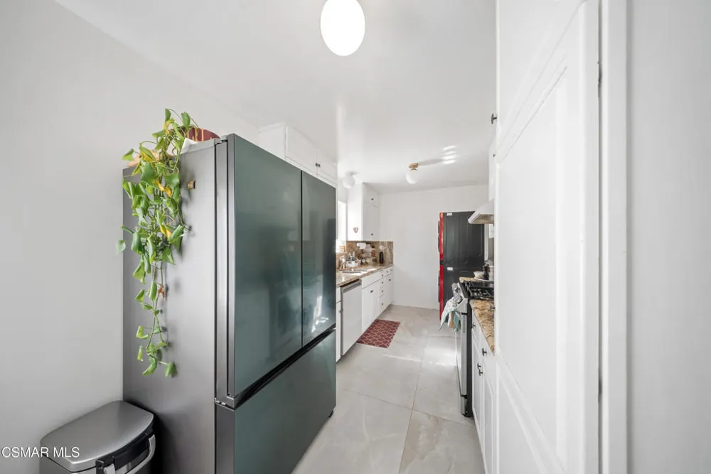 20428 Roscoe Boulevard Winnetka, CA 91306