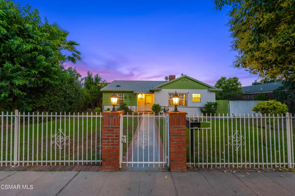 20428 Roscoe Boulevard Winnetka, CA 91306