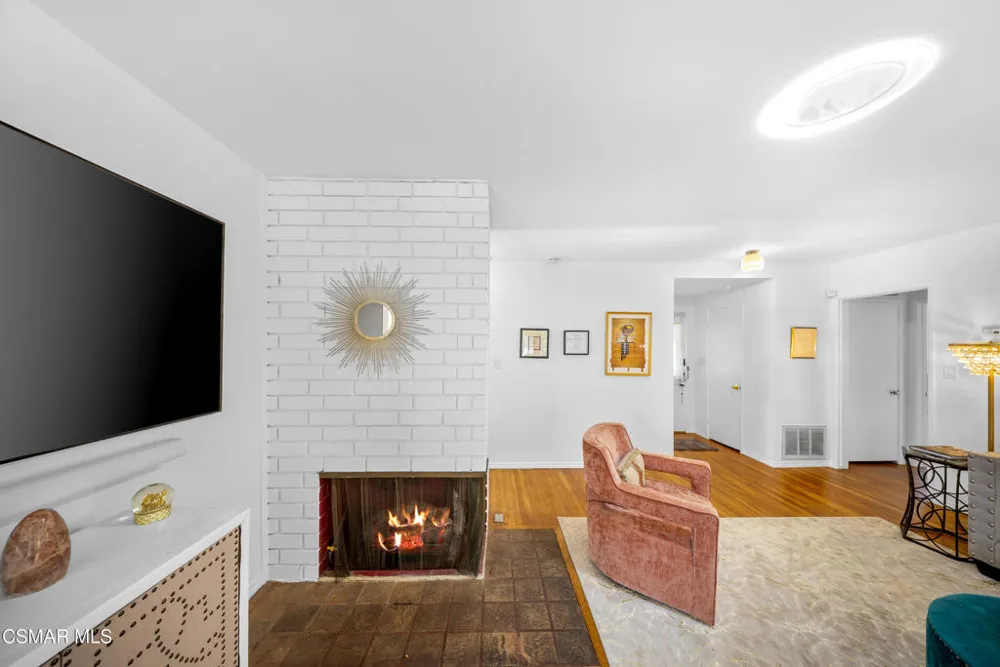 20428 Roscoe Boulevard Winnetka, CA 91306