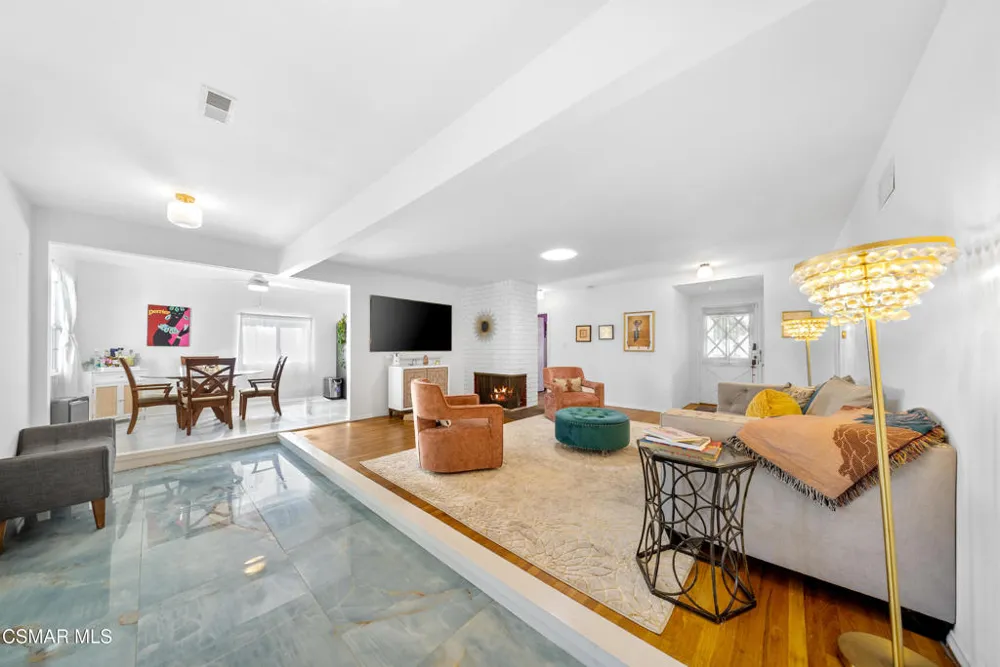 20428 Roscoe Boulevard Winnetka, CA 91306