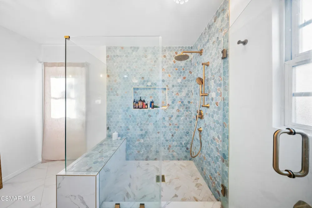 20428 Roscoe Boulevard Winnetka, CA 91306