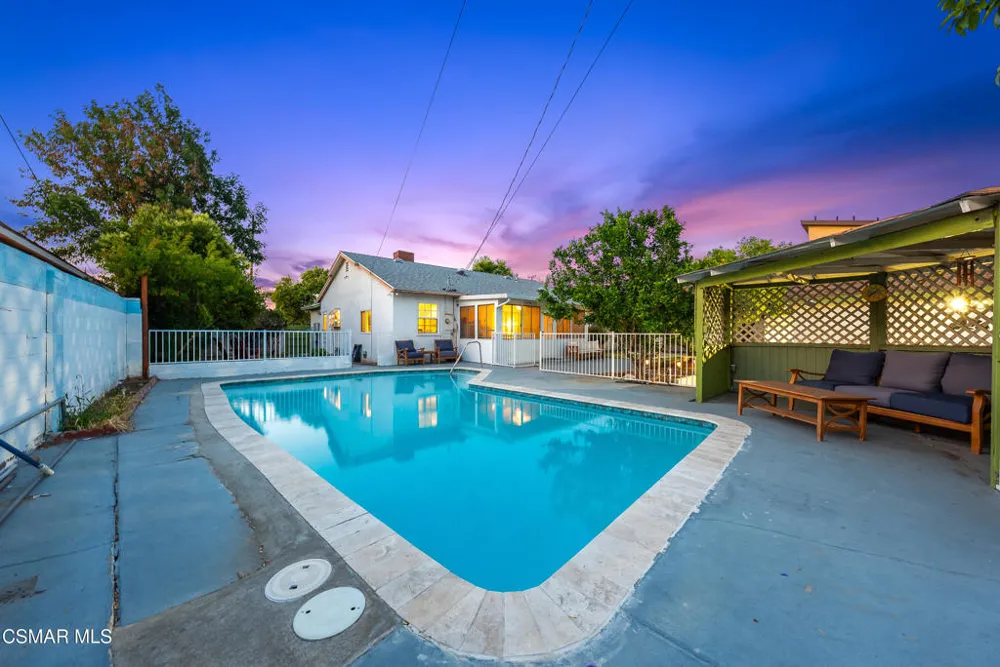 20428 Roscoe Boulevard Winnetka, CA 91306