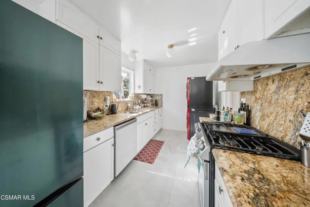 20428 Roscoe Boulevard Winnetka, CA 91306