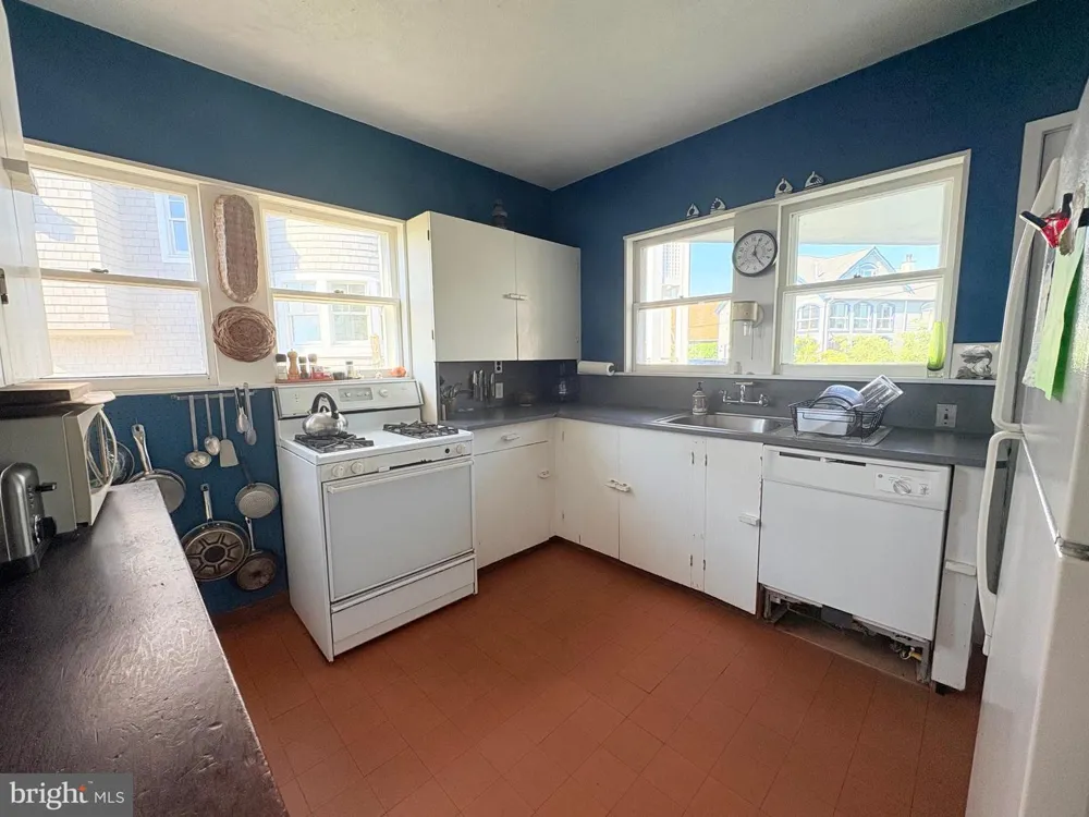 8202 BAY TERRACE Harvey Cedars, NJ 08008