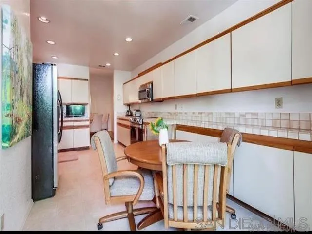 8585 Via Mallorca #231 La Jolla, CA 92037