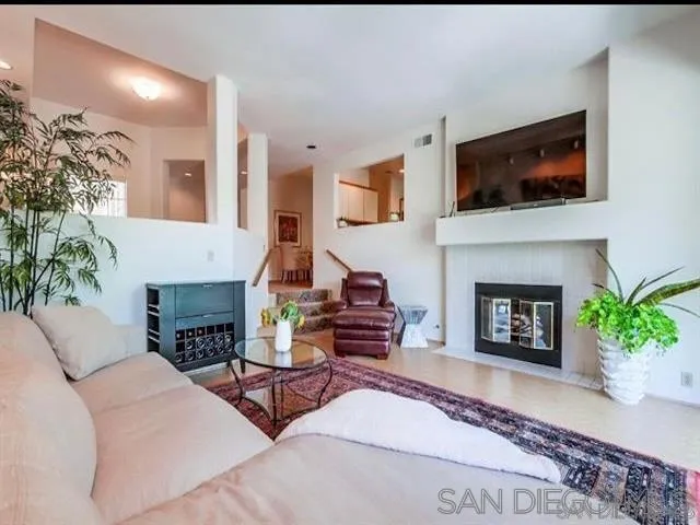 8585 Via Mallorca #231 La Jolla, CA 92037