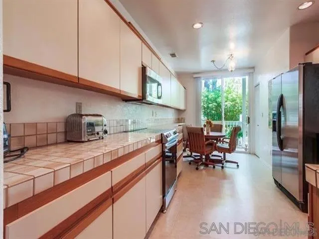 8585 Via Mallorca #231 La Jolla, CA 92037