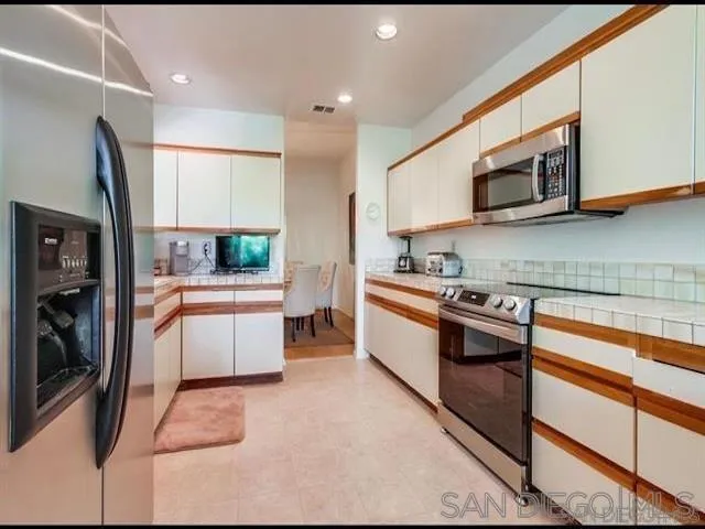 8585 Via Mallorca #231 La Jolla, CA 92037