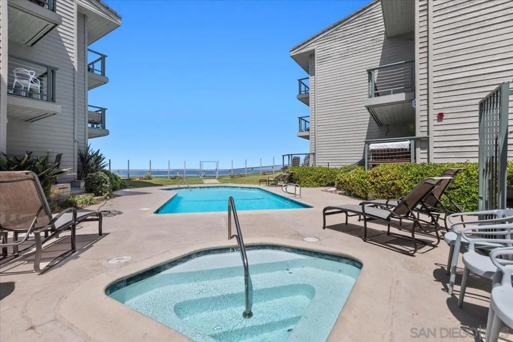 940 Sealane #16 Encinitas, CA 92024