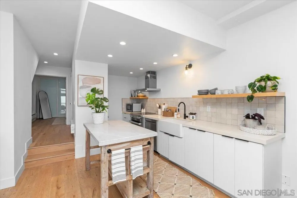 940 Sealane #16 Encinitas, CA 92024