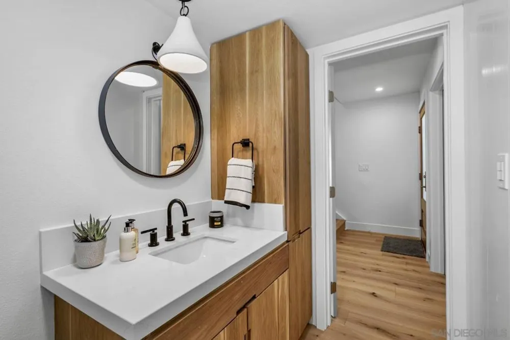 940 Sealane #16 Encinitas, CA 92024