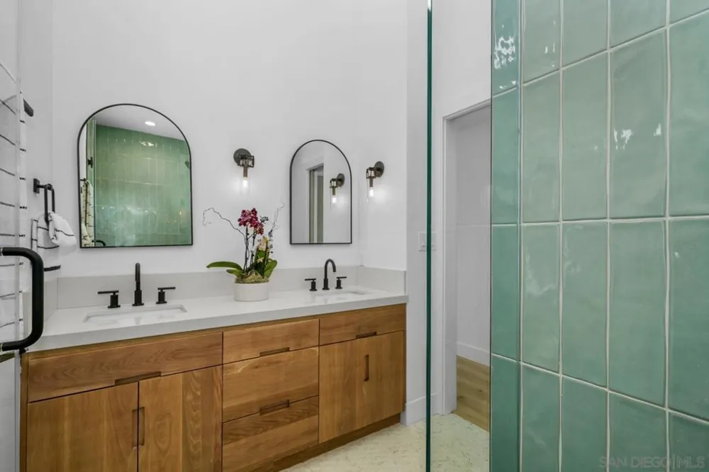 940 Sealane #16 Encinitas, CA 92024
