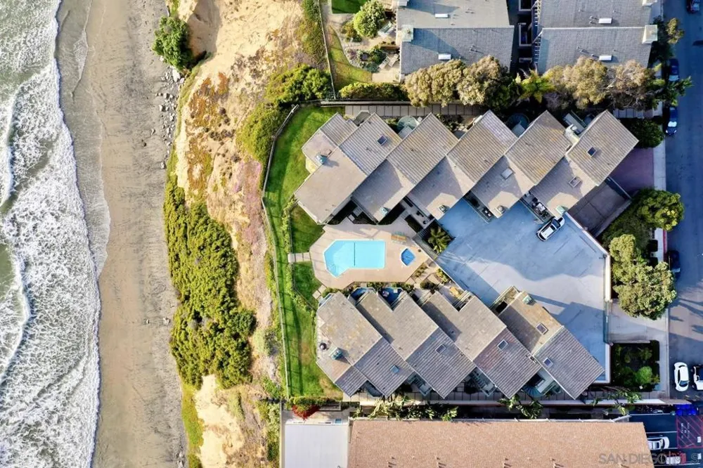 940 Sealane #16 Encinitas, CA 92024