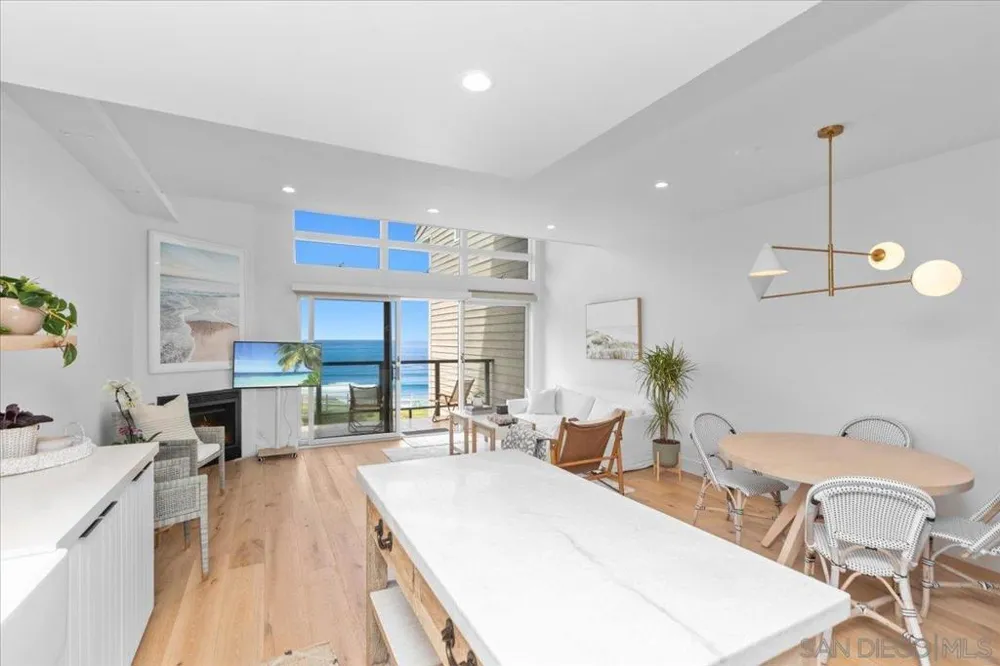 940 Sealane #16 Encinitas, CA 92024