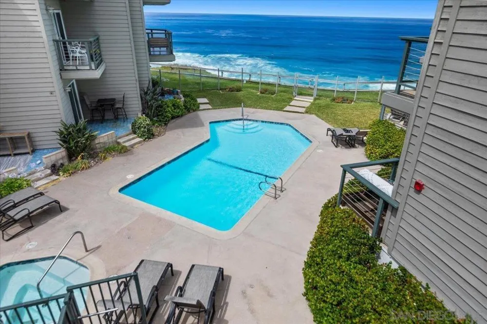 940 Sealane #16 Encinitas, CA 92024