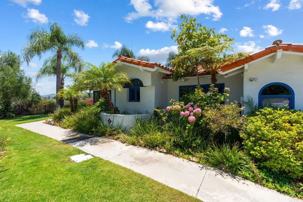 7101 Circa De Media Escondido, CA 92029