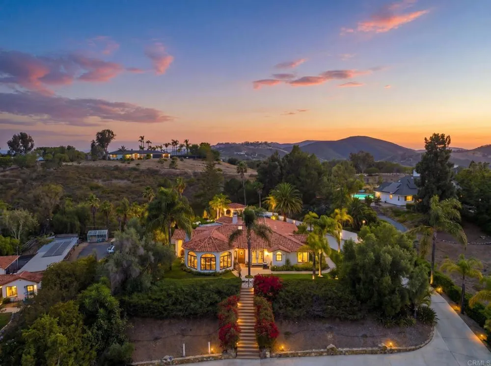 7101 Circa De Media Escondido, CA 92029