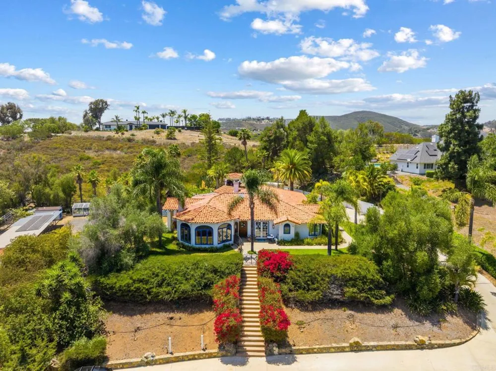 7101 Circa De Media Escondido, CA 92029