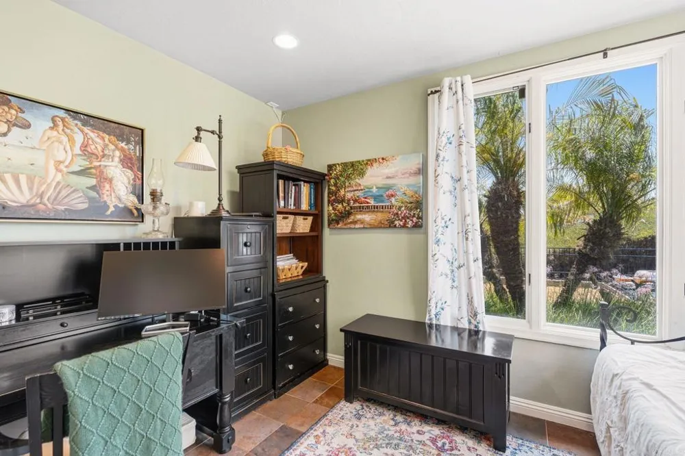 7101 Circa De Media Escondido, CA 92029
