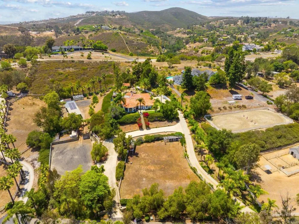 7101 Circa De Media Escondido, CA 92029