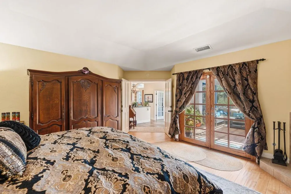 7101 Circa De Media Escondido, CA 92029
