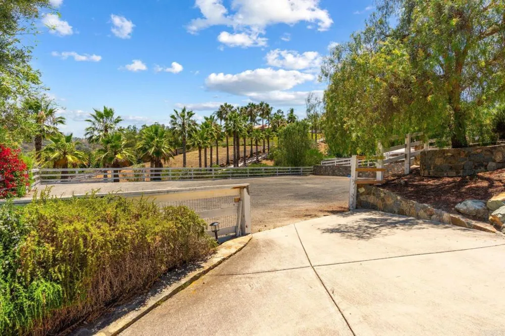 7101 Circa De Media Escondido, CA 92029
