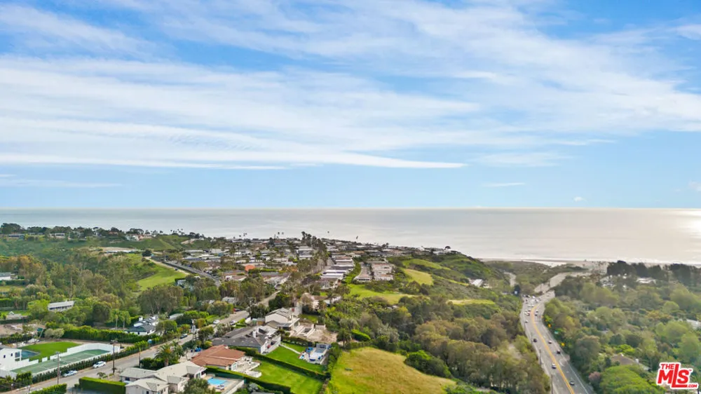29221 Heathercliff Road #13 Malibu, CA 90265