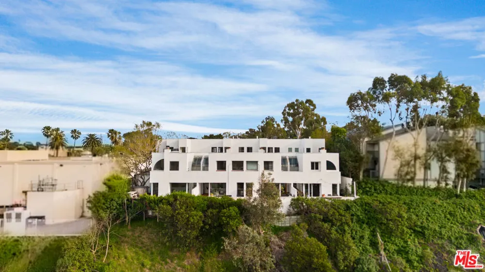 29221 Heathercliff Road #13 Malibu, CA 90265