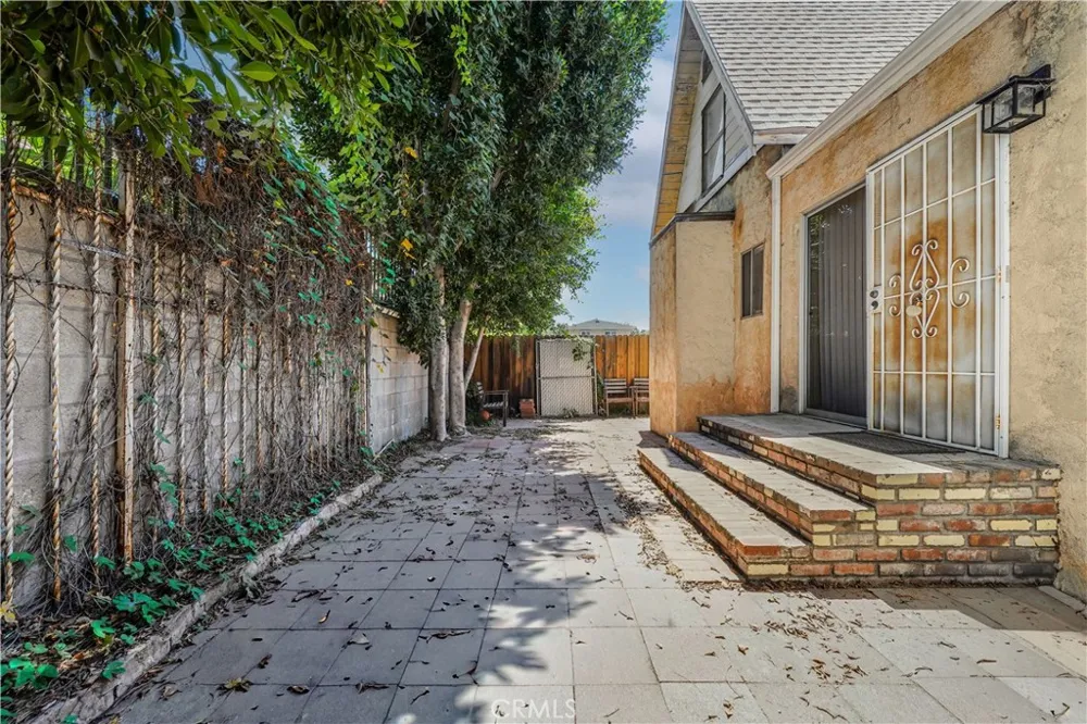 11139 Cohasset Sun Valley, CA 91352