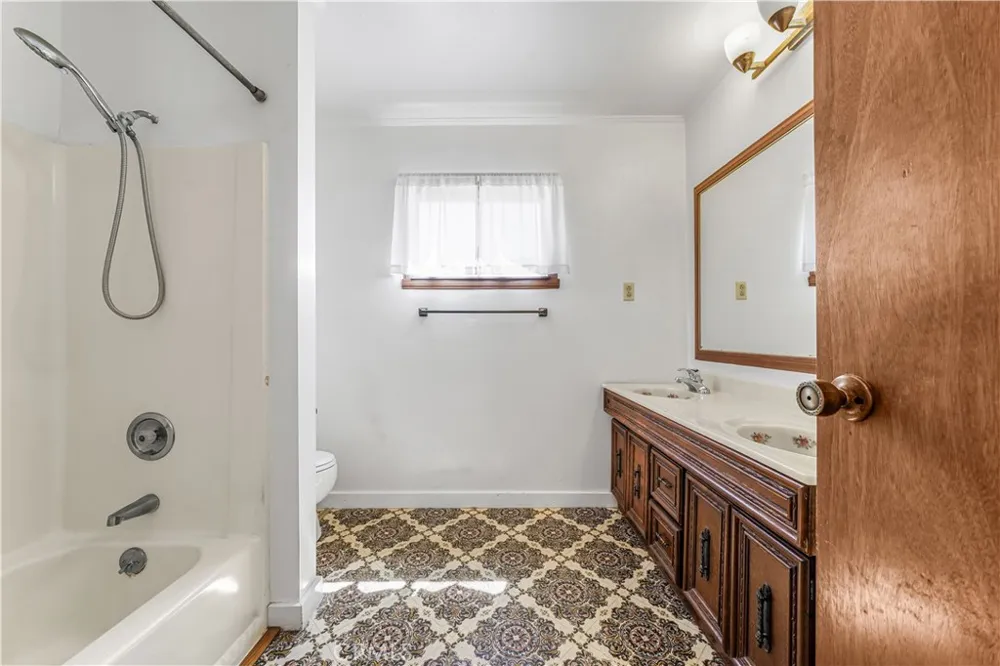 11139 Cohasset Sun Valley, CA 91352