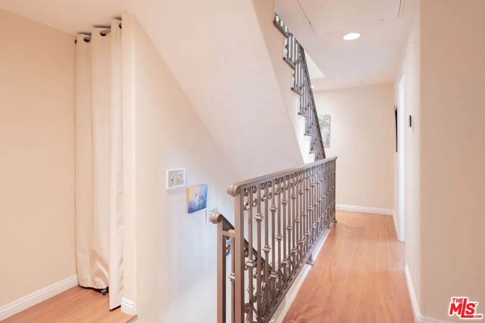 5254 Corteen Place #10 Valley Village, CA 91607