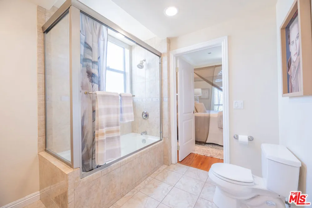5254 Corteen Place #10 Valley Village, CA 91607