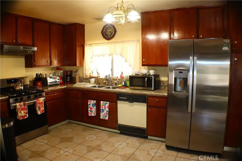 37023 29th E Palmdale, CA 93550